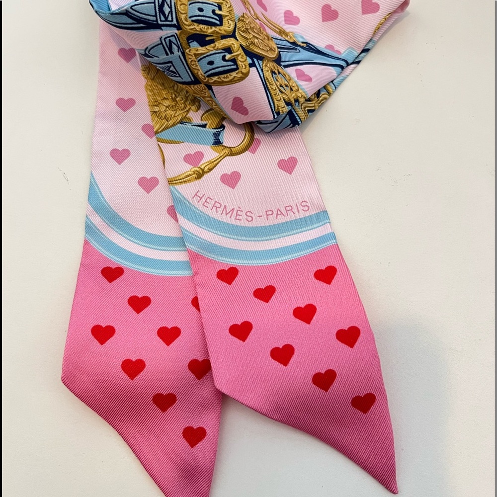 Hermès Brides de Gala Love Pink Rose Silk Twilly Auth NWT and Heart Box!